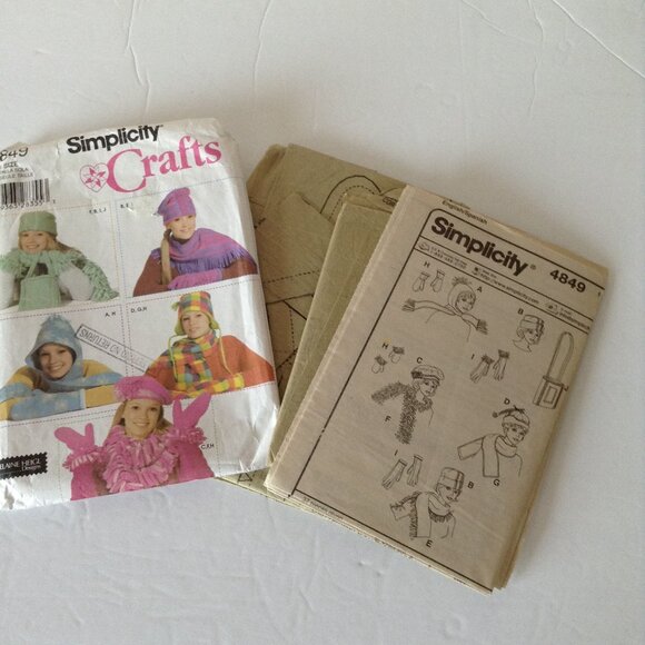 Simplicity Sewing Pattern #4849 One Size Fleece Hats Scarves Gloves Mittens - Picture 2 of 4